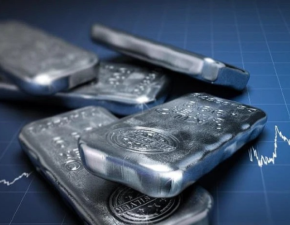 Will March silver futures fall to Rs 2.5 lakh/kg before hitting Rs 3 lakh-mark?